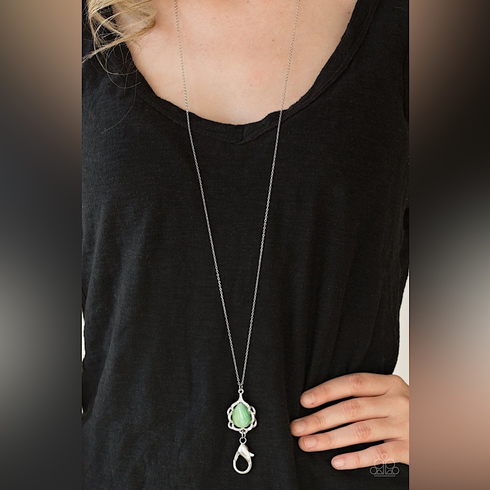 ❤️‍🔥5/$25❤️‍🔥 Keep it on the Down GLOW Green Necklace